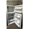 Image 2 : LG 30" WIDE WHITE SWING DOOR FRIDGE WITH TOP FREEZER