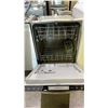Image 2 : FRIGIDAIRE BUILT-IN TOP CONTROL DISHWASHER