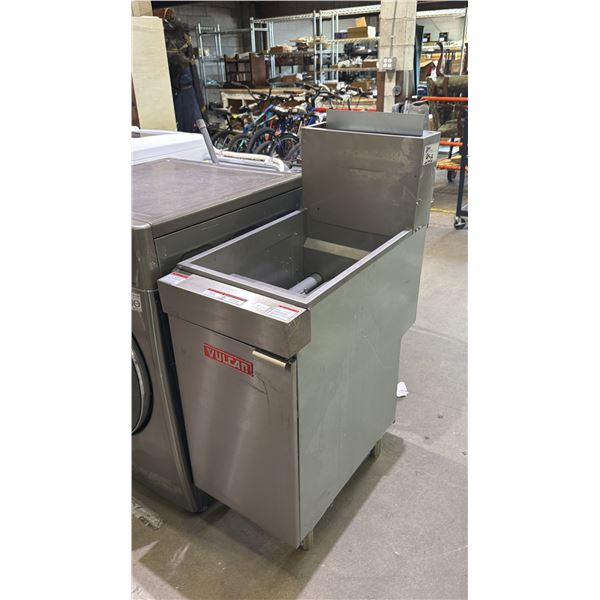 VULCAN GAS DEEP FRYER *UNKNOWN WORKING CONDITION/MAY BE MISSING PARTS & OR PIECES