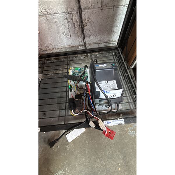 SPE HF1-NA OUTPUT WET/GEL 24V 13A CHARGER HF1NA2413 *UNKNOWN WORKING CONDITION*
