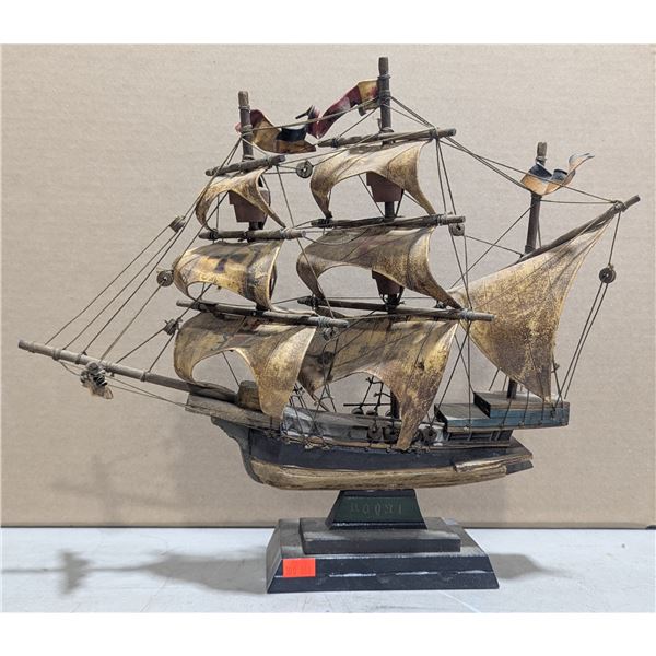 VTG Royal Model Ship