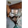Image 13 : 1996 MONACO THE EXECUTIVE, MOTORHOME, GREEN & WHITE, VIN 1RF120512T1012058