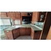 Image 15 : 1996 MONACO THE EXECUTIVE, MOTORHOME, GREEN & WHITE, VIN 1RF120512T1012058