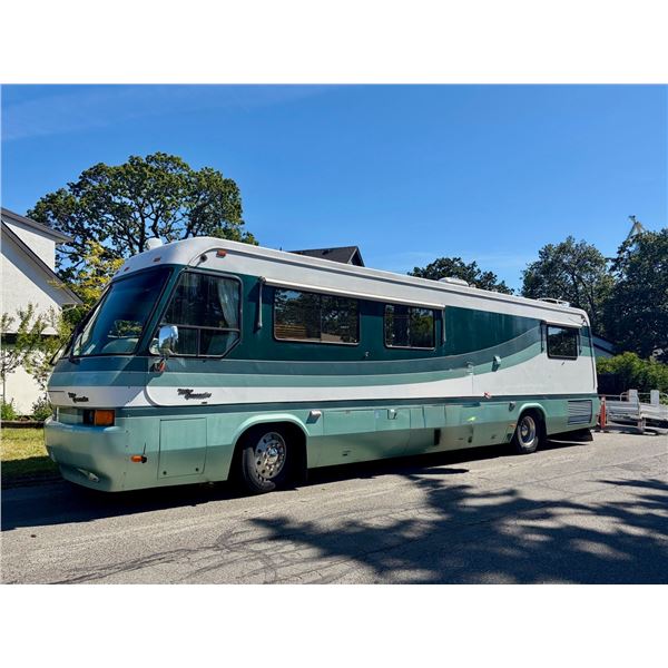 1996 MONACO THE EXECUTIVE, MOTORHOME, GREEN & WHITE, VIN 1RF120512T1012058