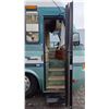 Image 8 : 1996 MONACO THE EXECUTIVE, MOTORHOME, GREEN & WHITE, VIN 1RF120512T1012058