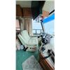 Image 9 : 1996 MONACO THE EXECUTIVE, MOTORHOME, GREEN & WHITE, VIN 1RF120512T1012058