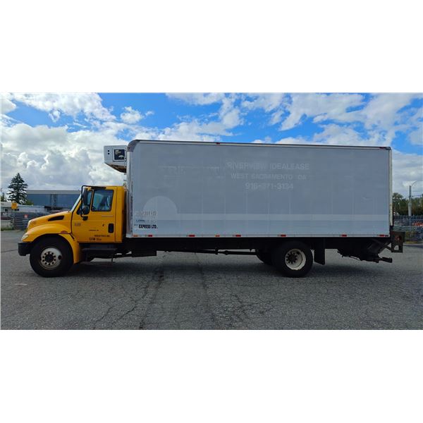 2005 INTERNATIONAL 4300 DT466, 2DR BOX TRUCK, YELLOW, VIN 1HTMMAAMX5H675041