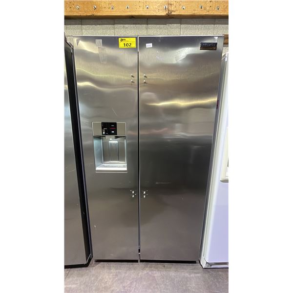 FRIGIDAIRE GALLERY 36"W STAINLESS STEEL SIDE-BY-SIDE FRIDGE W/WATER & ICE DISPENSER - *NO HANDLES*