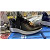 Image 2 : SKETCHERS MEN'S BLACK GO GOLF BLADE GF SPIKLESS GOLF SHOES: SIZE 8