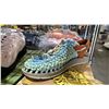 Image 2 : KEEN WOMEN'S UNEEK SNEAKERS: SIZE 9.5