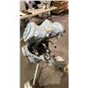 Image 3 : LIGHT BLUE VINTAGE FAUX-LEATHER GOLF BAG WITH CART AND RIGHT HAND LYNX GOLF CLUBS