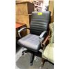 Image 1 : BLACK OFFICE CHAIR