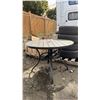 Image 3 : ROUND PATIO TABLE