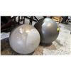 Image 3 : TWO ANTI-BURST EXERCISE BALLS