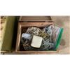 Image 5 : TWO ASSORTED JEWELRY BOXES