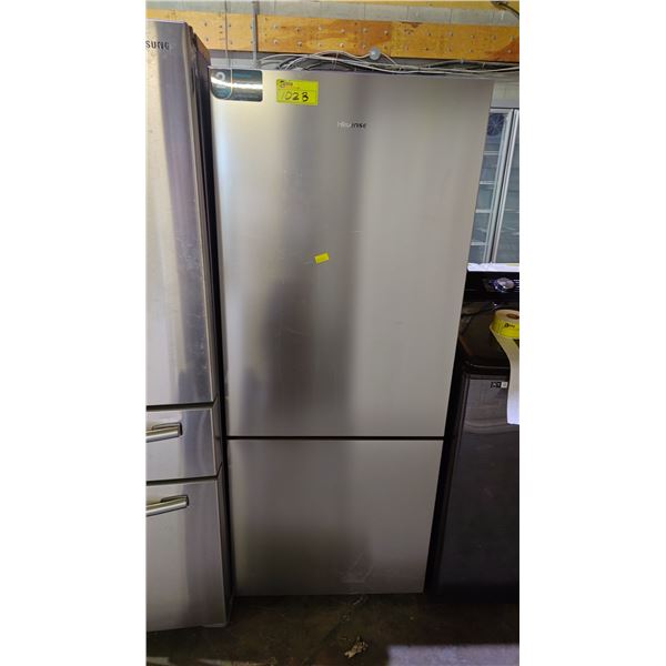 HISENSE 28"W STAINLESS STEEL SWING DOOR FRIDGE WITH BOTTOM FREEZER