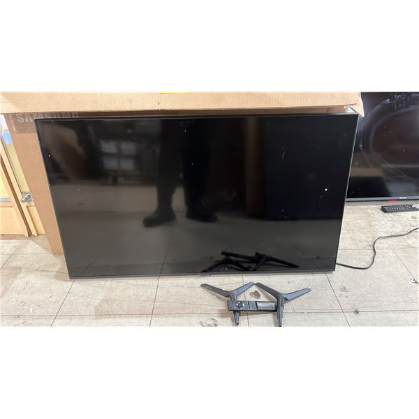 SAMSUNG 43" CRYSTAL UHD 4K SMART TV WITH POWER CORD AND REMOTE * DOES NOT TURN ON*