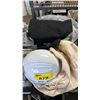 Image 4 : SHELF OF ASSORTED ITEMS INCLUDING; WORK GLOVES, HARDHAT, EAR PROTECTION SETS & MORE