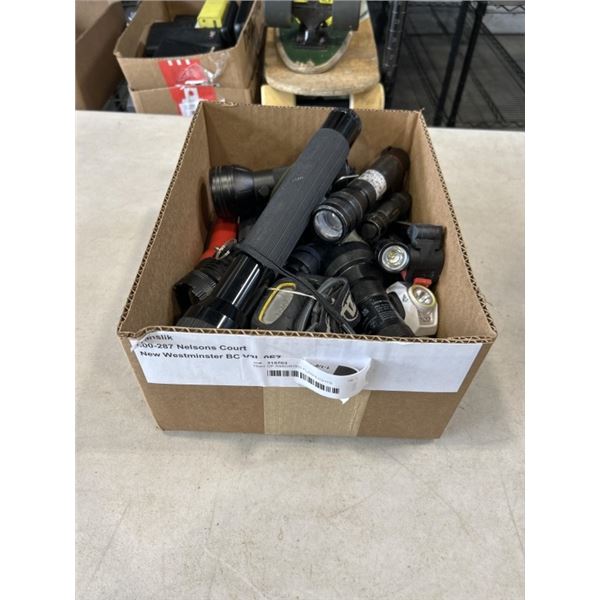 TRAY OF ASSORTED FLASHLIGHTS