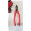 Image 3 : 2 MILWAUKEE MEASURING TAPES, MILWAUKEE HEADLIGHT AND WILWAUKEE CUTTING PLIERS