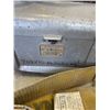 Image 4 : MOTOMASTER 3000W INVERTER AND 2 LOAD STRAPS, VINTAGE BENCH GRINDER