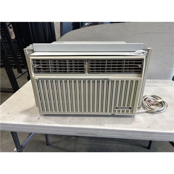 FEDDERS MINDOW MOUNT AIR CONDITIONER. WORKING