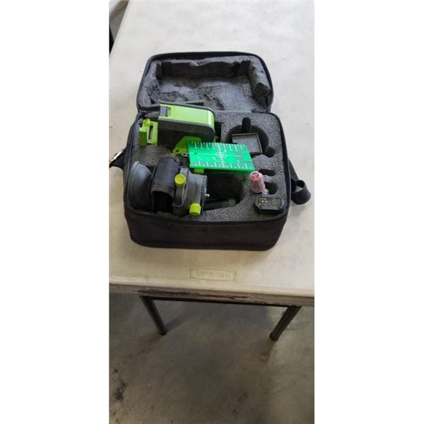 HUEPAR 3D LASER LEVEL WITH CHARGER IN CASE WITH MULTI TOOL KNIFE