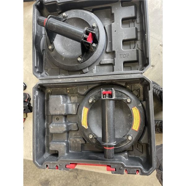 2 VACUUM SUCTION CUPS IN HARD CASE