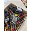 Image 3 : TRAY OF ASSORTED HAND TOOLS