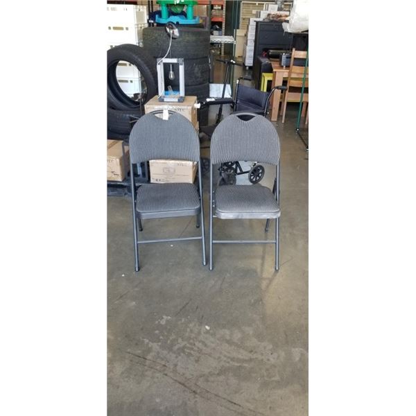2 FOLDING CHAIRS