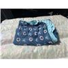 Image 2 : XL PET CUSHION, KIOKEE PANTS DOUBLE THROW BLANKET