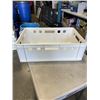 Image 3 : 8 WHITE STACKING CRATES
