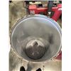 Image 2 : 2 RED 200 GALLON FOOD GRADE DRUMS W/ LIDS