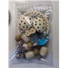 Image 2 : LOT OF VINTAGE CELLULOID JEWELRY