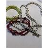 Image 2 : VINTAGE PEARLS NECKLACE AND MATCHING BRACELET SET, AND 3 COLOUR PEARL BRACELETS