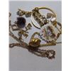 Image 2 : COLLECTION OF VINTAGE JEWELLRY
