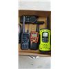 Image 3 : TRAY OF 6 WALKIE TALKIES. 2 FROM MOTOROLA, 2 FROM BAOFENG, 1 FROM COBRA, 1 FROM MIDLAND
