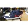 Image 3 : NEW PAIR OF AIR JORDAN 1 LOW SE SIZE 7Y, MIDNIGHT NAVY