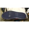 Image 4 : NEW PAIR OF AIR JORDAN 1 LOW SE SIZE 7Y, MIDNIGHT NAVY