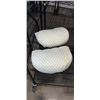 Image 3 : PROACTIVE PILLOW WITH 2 SMALLER PILLOWS