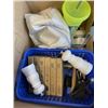 Image 3 : ASSORTED HOUSEHOLD ITEMS, LOTS OF NE WITEMS INCLDUING KNEE BRACES, REUSABLE STARBUCKS CUPS, ELECTROL