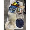 Image 1 : COLLECTIBLE COMICS AND ARCHIES BOOKLS, FLASHLIGHTS AND SUN / COWBOY HATS
