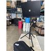 Image 3 : MUSIC STAND AND VIOLIN CASE