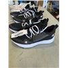 Image 2 : 3 PAIRS NEW WOMENS SHOES SIZE 7
