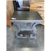 Image 1 : DECORATIVE SIDE TABLE