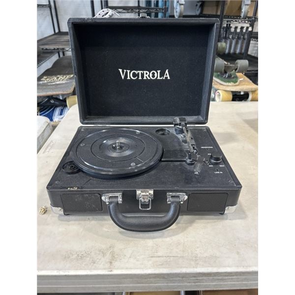 VICTROLA RECORD PLAYER. MODEL VSC-550