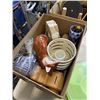 Image 3 : 2 BOXES OF ASSORTED HOUSEHOLD AND DECOR