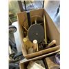 Image 5 : 2 BOXES OF ASSORTED HOUSEHOLD AND DECOR