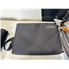 Image 4 : 3 LAPTOP BAGS AND AN IPAD SMART KEYBOARD FOLIO