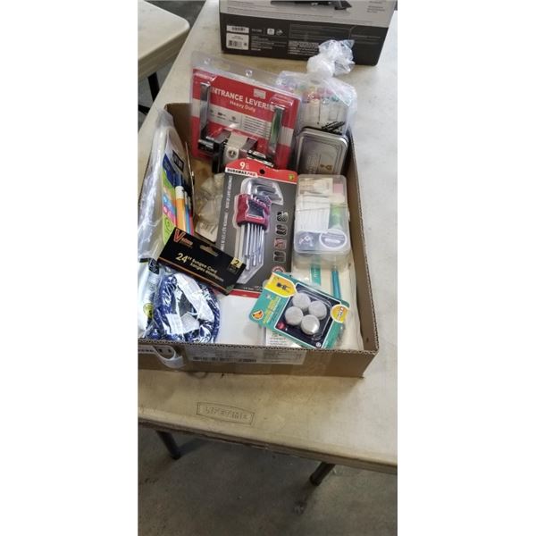 TRAY OF HARDWARE INCLUDING HEAVY DUTY ENTRANCE LEVER SET, 24" BUNGEE CORD, U2 UNIVERSAW SCREWS, DURA